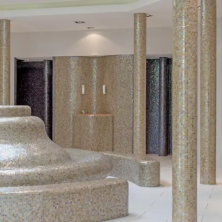 La Pura Womens Health 4* 가르스 암 캄프