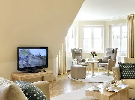 La Pura Womens Health فندق غراس أم كامب