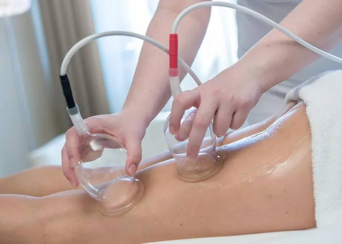 La Pura Womens Health 4* غراس أم كامب