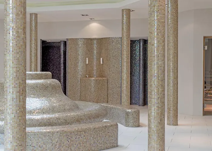 La Pura Womens Health 4* غراس أم كامب